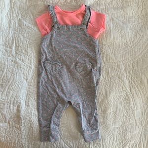💕5 for $25💕 Carter’s two piece heart overall and shirt set